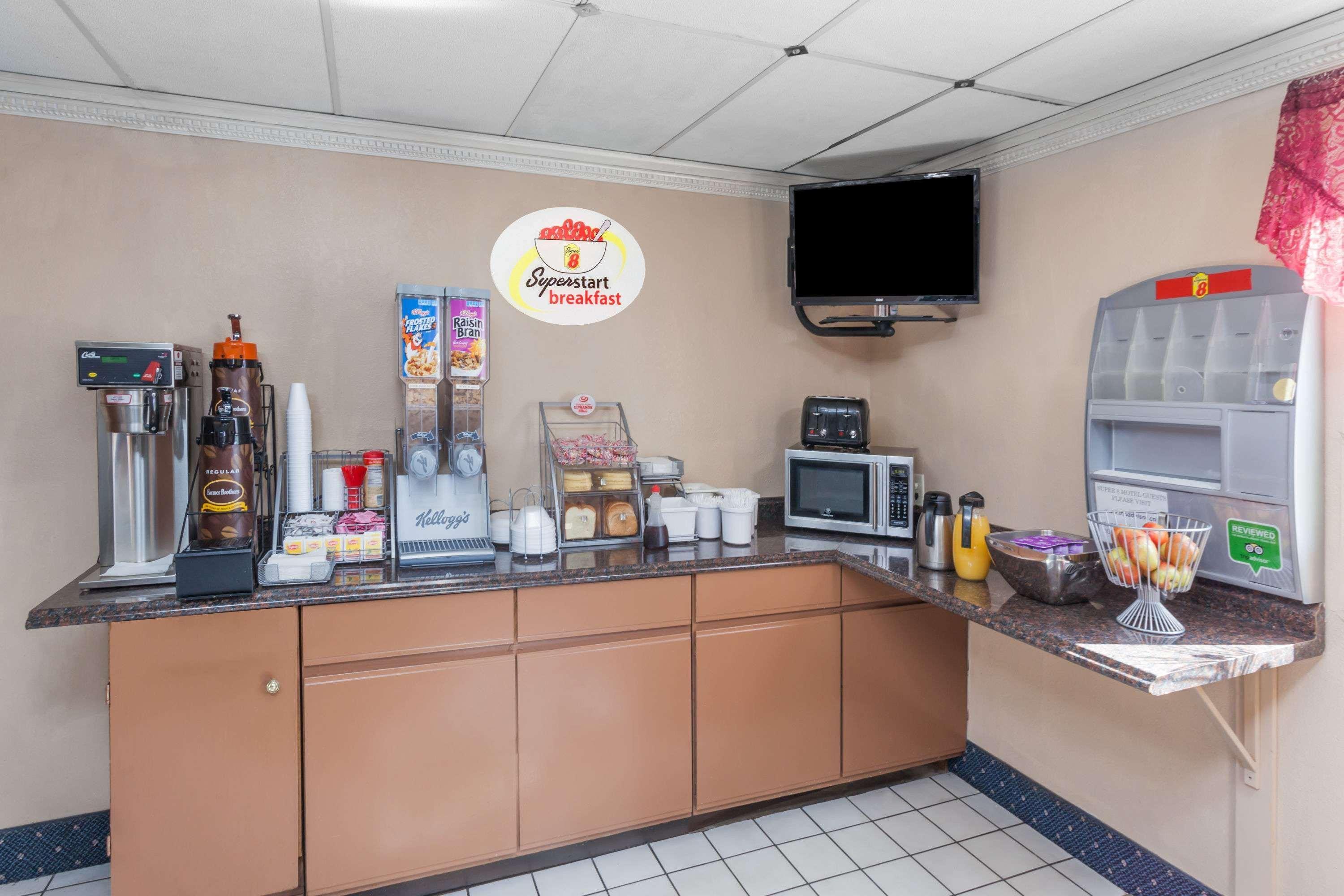 Super 8 By Wyndham Merrillville Exterior photo